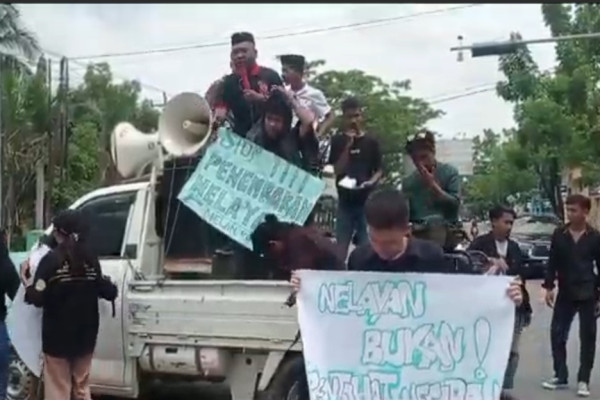 4 Nelayan Ditembak Polisi, Warga Suku Bajo Geruduk DPRD Sulawesi Tenggara