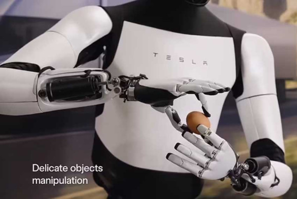 Robot Optimus 2 Punya Jemari Lentur yang Mampu Mencengkram Telur