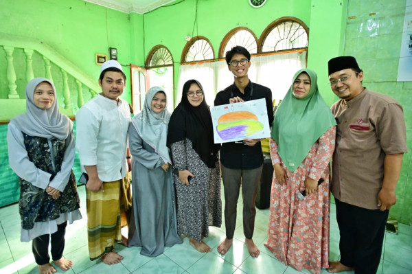 Alam Ganjar Dapat Kejutan dari Anak Yatim Piatu LKSA Al Ikhlas Bekasi di Hari Ultah ke-22