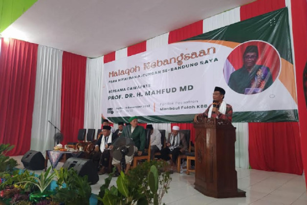 Ratusan Kiai dan Ajengan se-Bandung Raya Deklarasi Dukung Ganjar-Mahfud