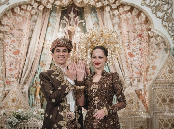 7 Artis Indonesia yang Menikah Diam-diam di 2023, Enzy Storia Bikin Kaget