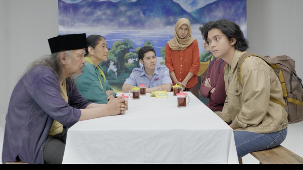 CERMIN AWARDS: 10 Film dan Serial Indonesia Terbaik 2023