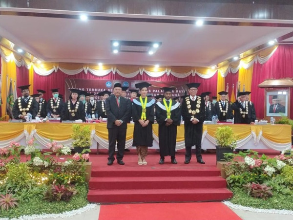 Hadiri Wisuda UPR, Sekda Kalteng Tekankan Mahasiswa Kerja Cerdas dan Ikhlas