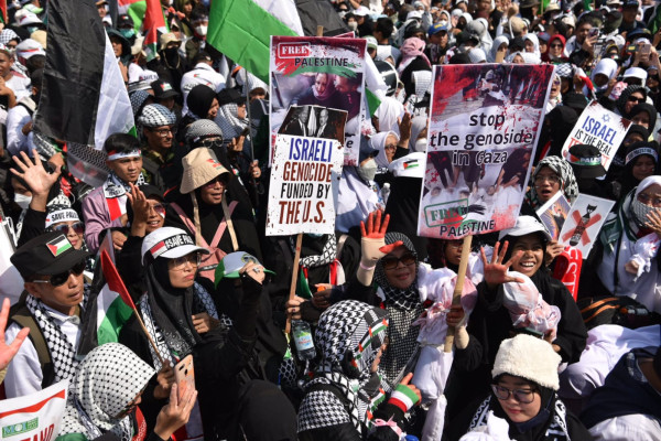 Momen Aher Pimpin Yel-yel di Aksi Bela Palestina