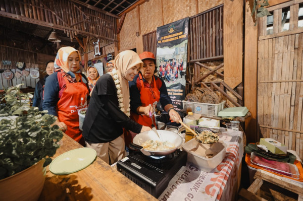 Siti Atikoh Ajak Masyarakat Manfaatkan Superfood untuk Kesehatan, Salah Satunya Daun Kelor