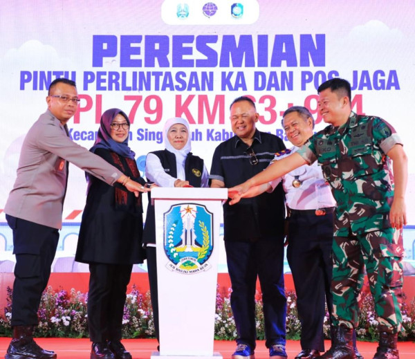 Gubernur Khofifah Resmikan Pintu Perlintasan KA dan Pos Jaga JPL di Banyuwangi
