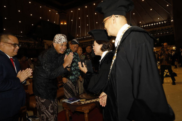 Hadiri Dies Natalis ke-74 UGM, Ganjar Dorong Perguruan Tinggi Optimalkan Bonus Demografi