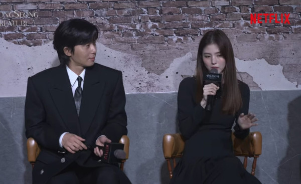 Drakor Gyeongseong Creature: Park Seo-Joon dan Han So-Hee Beri Bocoran Adegan Romantis Mereka
