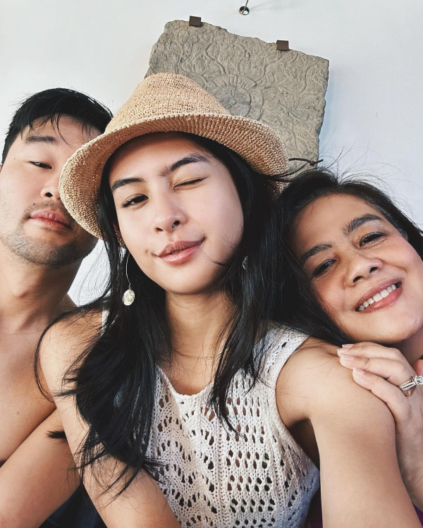 Deretan Artis Terkenal yang Dekat dengan sang Ibu, dari El Rumi hingga Maudy Ayunda