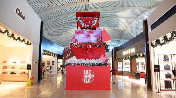 Sambut Hari Ibu dan Natal, Bandara AP1 Hadirkan Pertunjukan Kolintang hingga Demo Make Up