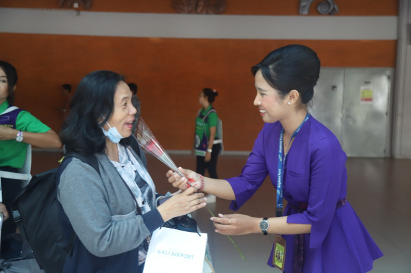 Sambut Hari Ibu dan Natal, Bandara AP1 Hadirkan Pertunjukan Kolintang hingga Demo Make Up