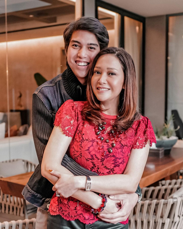Deretan Artis Terkenal yang Dekat dengan sang Ibu, dari El Rumi hingga Maudy Ayunda