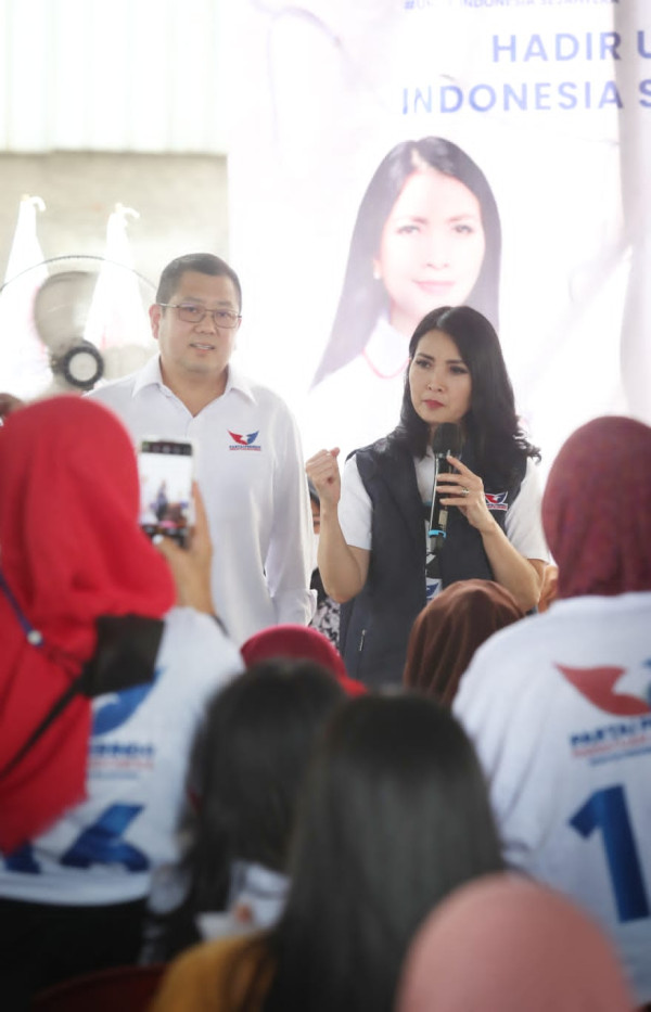HT dan Liliana Kunjungi Bazar Murah dan Cek Kesehatan Gratis di Pasar Tasik Cideng