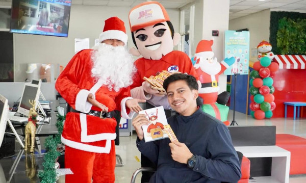 Sambut Natal 2023, JNE Melangkah Bersama dengan Semangat Mengasihi untuk Indonesia