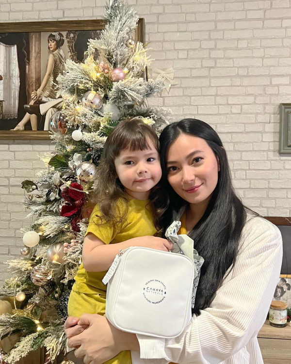 4 Pohon Natal Artis Paling Mewah, Sandra Dewi Impor dari Amerika