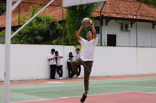 Libur Natal, Alam Ganjar Main Basket di Hetero Space Purwokerto