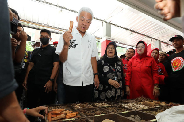 Ganjar Bakal Fasilitasi Pelaku Usaha Jamu, Dorong RI Jadi Pusat Herbal Dunia