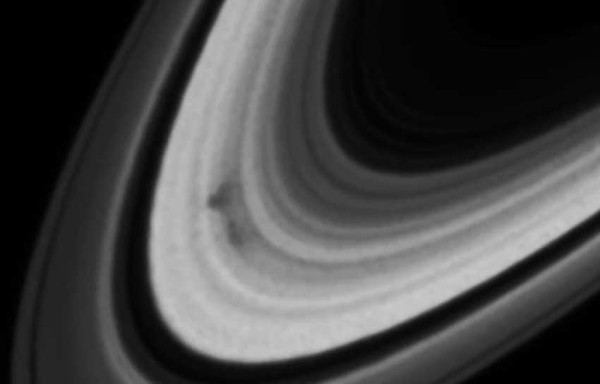 Teleskop Hubble Deteksi Bayangan Misterius di Cincin Planet Saturnus