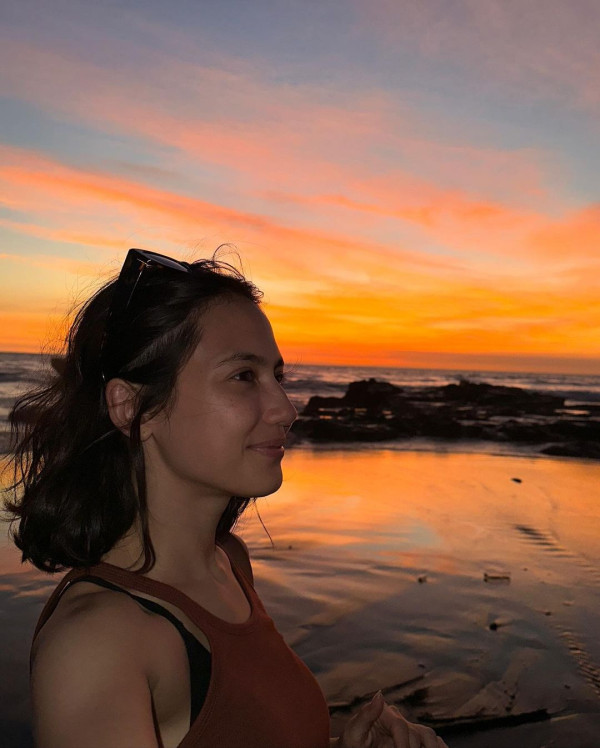 Foto-Foto Pevita Pearce Menikmati Liburan di Pantai, Netizen: Emang Boleh Secakep Ini?