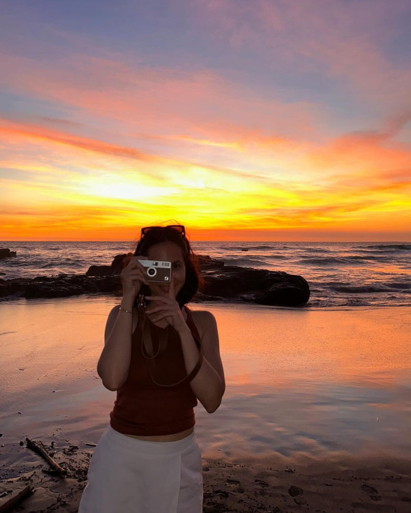 Foto-Foto Pevita Pearce Menikmati Liburan di Pantai, Netizen: Emang Boleh Secakep Ini?