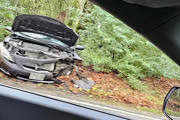 Cybertruck Terlibat Kecelakaan di Jalan Raya, Mobil Lawannya Ringsek