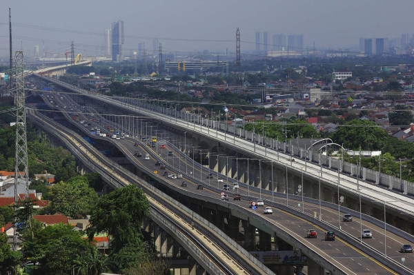 Libur Nataru Lewat Tol Layang MBZ, Pengendara Mobil Wajib Waspada!