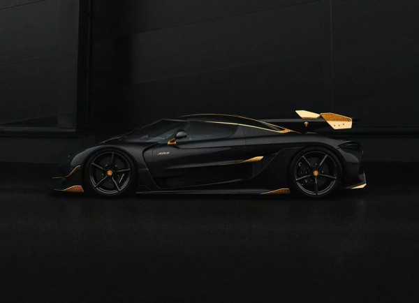 Koenigsegg Berlapis Emas 24 Karat Seharga Rp45 Miliar Ini Hebohkan Internet