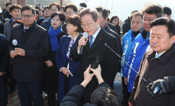 Siapa Lee Jae-myung? Pemimpin Oposisi Korea Selatan yang Ditikam saat Konferensi Pers