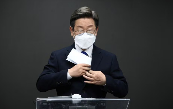 Siapa Lee Jae-myung? Pemimpin Oposisi Korea Selatan yang Ditikam saat Konferensi Pers