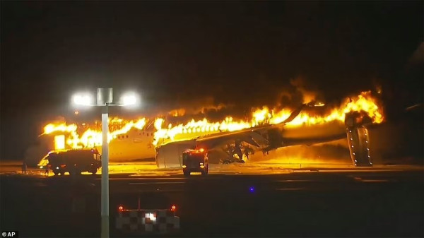 Detail Spesifikasi Pesawat yang Terbakar di Bandara Jepang