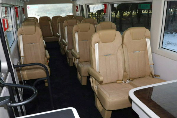 Intip Tampang Hongqi Guoyue, Bus Mewah Buatan China