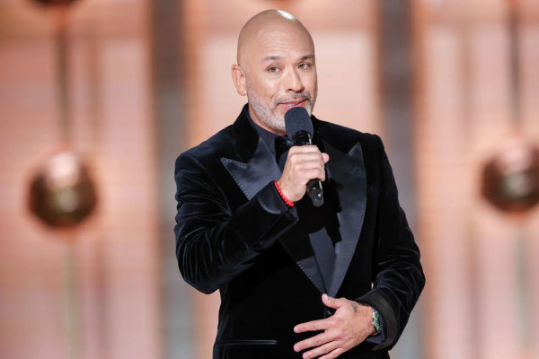 Diejek Jo Koy, Taylor Swift Tinggalkan Golden Globe 2024