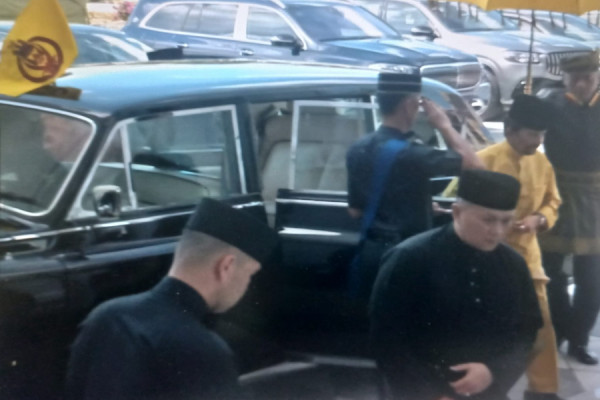 Super Mewah, Mobil Sultan Hassanal Bolkiah dan Pangeran Abdul Mateen di Acara Akad Nikah