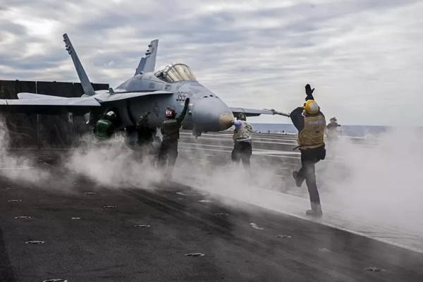 Perbandingan Jet Tempur F-18 Viper vs MiG-25, Mana yang Lebih Unggul?