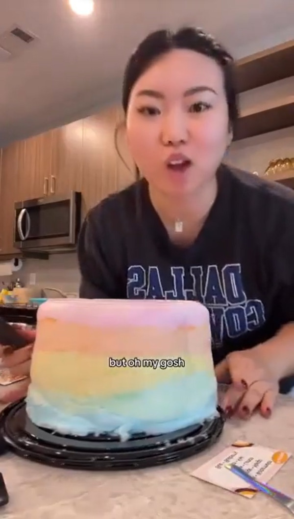 Viral! Arum Manis Bentuk Kue Seharga Rp670 Ribu, Netizen: Mending Jajan Seblak