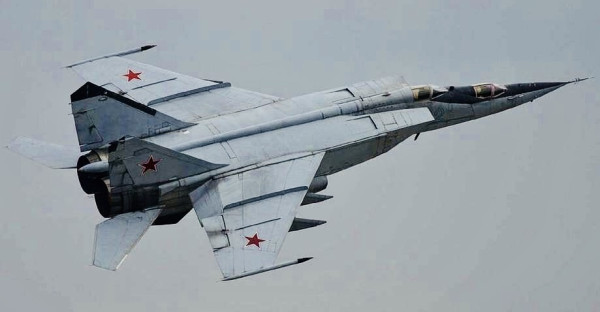 Perbandingan Jet Tempur F-18 Viper vs MiG-25, Mana yang Lebih Unggul?