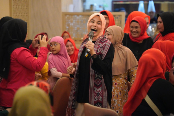 Warga Manado Puji Kecantikan Siti Atikoh: Berwibawa, Awet Muda