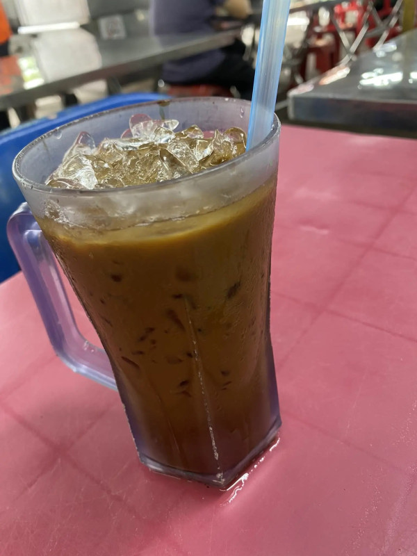 Viral! Netizen Curhat Kapok Beli Es Kopi Sachet Seharga Rp17 Ribu