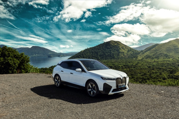 Unik, Mobil Listrik BMW iX Salip BMW Seri 3 Sebagai Model Terlaris di Indonesia