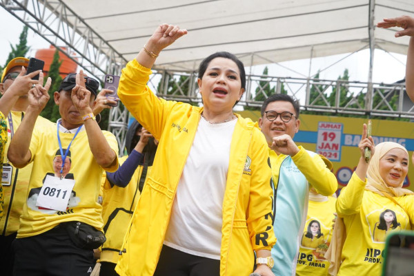Yanti Airlangga Senam Geulis Gemoy Bareng Seribuan Simpatisan Golkar