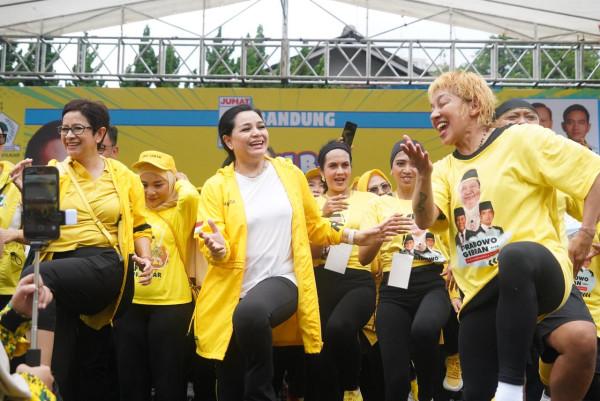 Yanti Airlangga Senam Geulis Gemoy Bareng Seribuan Simpatisan Golkar