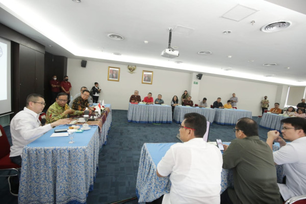 HT Bagikan Momen Antusiasme PGI Sambut Mahfud MD