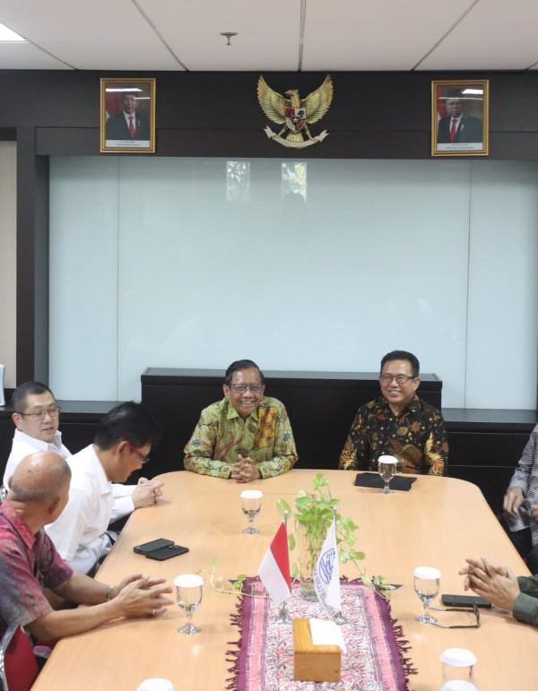 HT Bagikan Momen Antusiasme PGI Sambut Mahfud MD