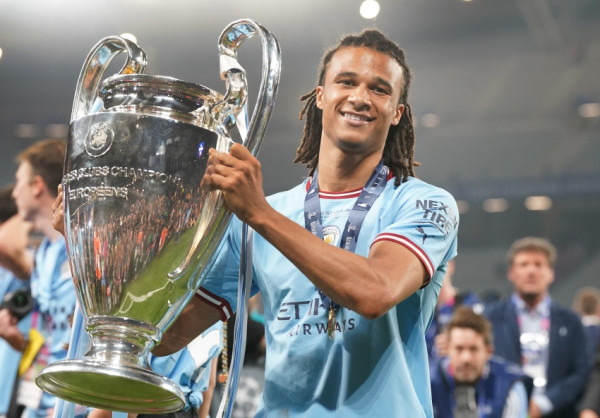 4 Pesepak Bola Kelas Dunia Teman Kecil Sandy Walsh, Ada Nathan Ake!