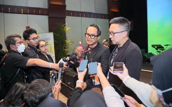 Pertama dan Satu-satunya, Plossa Isi Ulang Solusi Stres
