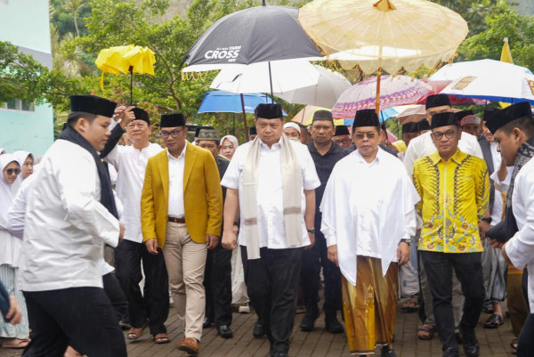Airlangga Luncurkan Gibran di Ponpes Al Falah Nagreg, Diinisiasi Para Kiai