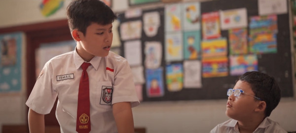 Review Film Is Smile: Lirik Senyum Bocah yang Menawan