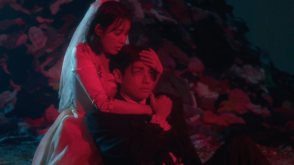 7 Teori tentang Arti Video Musik Love Wins All milik IU, Bikin Makin Sedih!