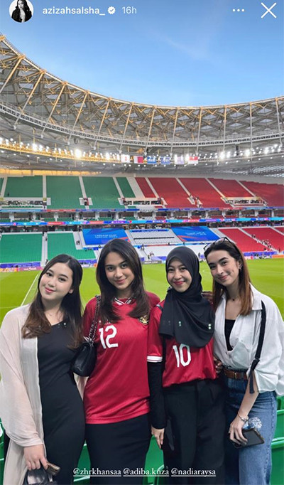 4 Potret Azizah Salsha Nonton Laga Suami Bersama Timnas Indonesia Lewan Jepang di Qatar