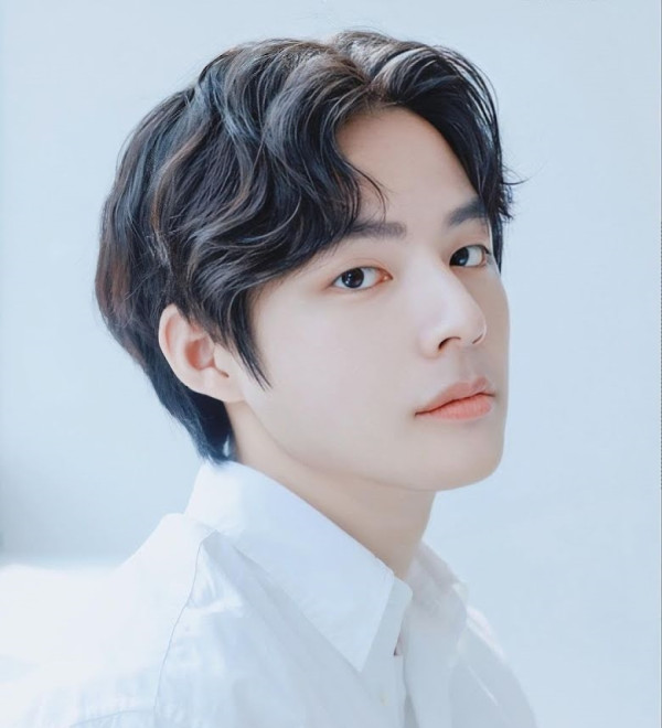 5 Seleb Mirip V BTS, dari Idol sampai Atlet Bisbol